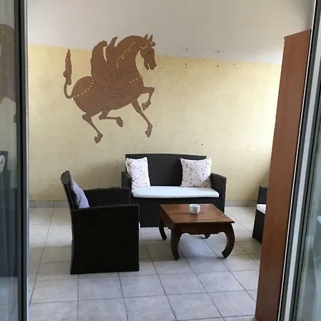 Maya Apartman *